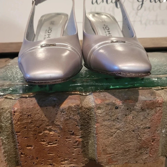 St. John Silver Pumps Heels Made in Italy - Picture 3 of 16